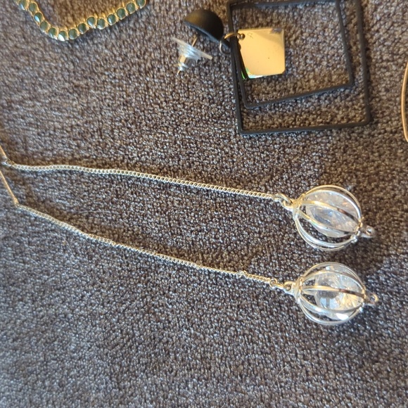 Earrings - Picture 5 of 6